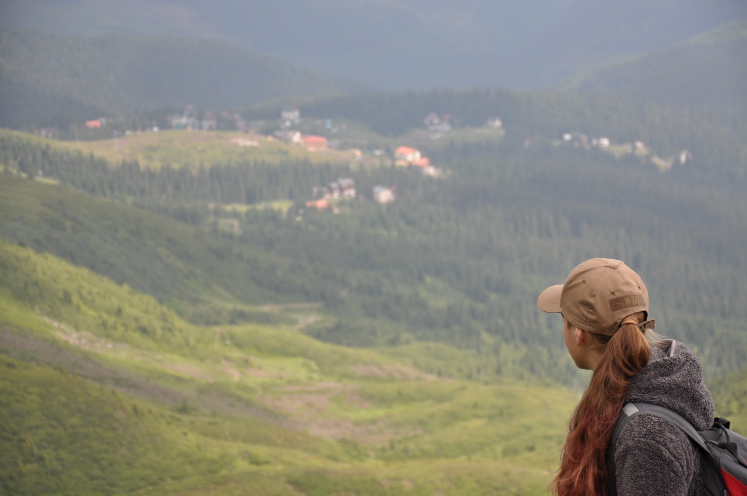 A Resilient Bond: When Distance Replaces Close Relationships